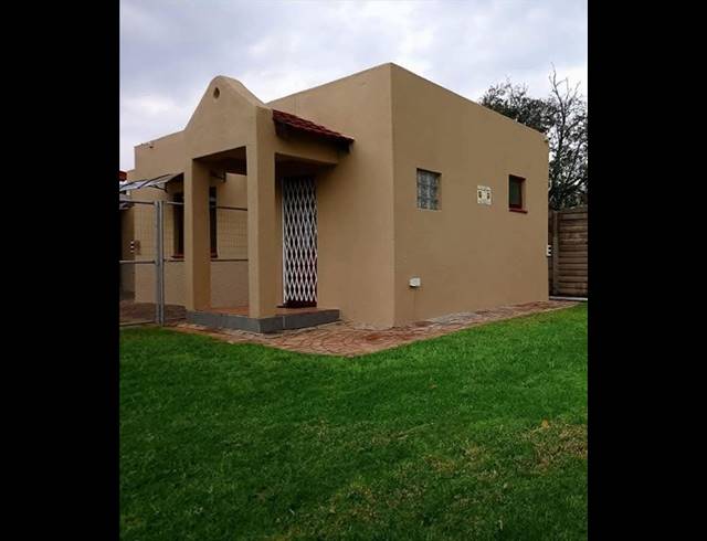 4 BEDROOM FREESTANDING FOR SALE IN KEMPTON PARK EXT 2